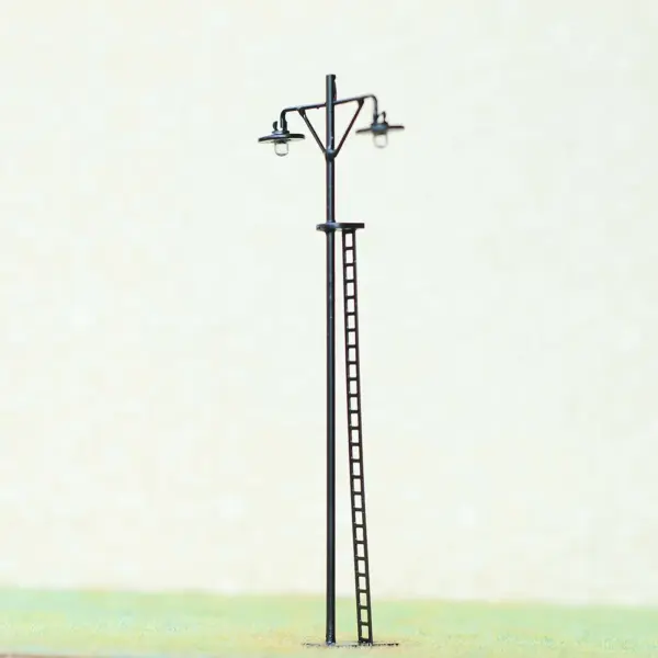 4-Piece HO Scale LED Yard Light Set - Image 2