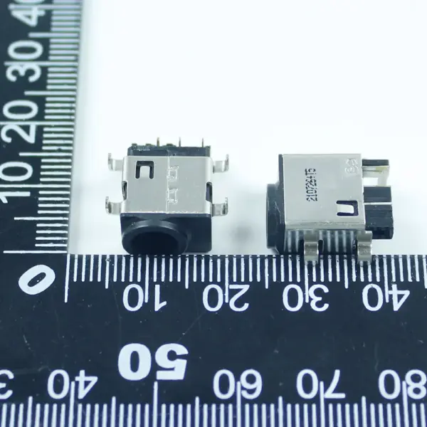 Laptop DC Power Jack Connectors for Samsung RV410/NP450R5U - Image 5