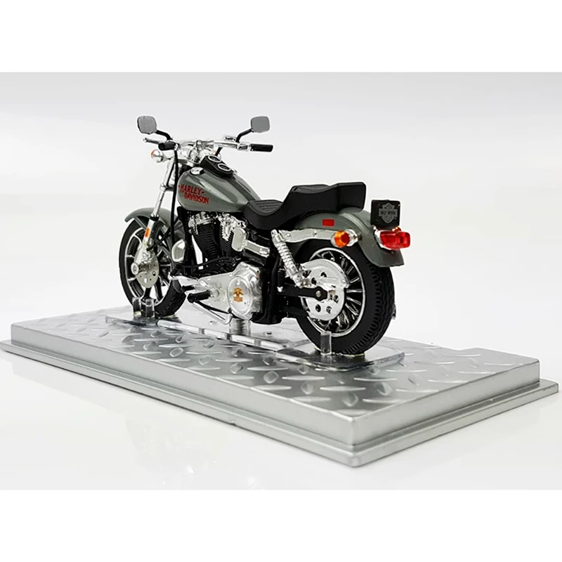 1:24 Scale FXS-1200 Low Rider 1977 Alloy Car Model 3 1:24 Scale FXS-1200 Low Rider 1977 Alloy Car Model - Image 3