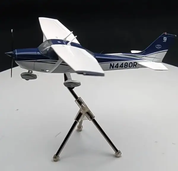 Cessna 172L Diecast Model N926MN 1/72 Scale - Image 8