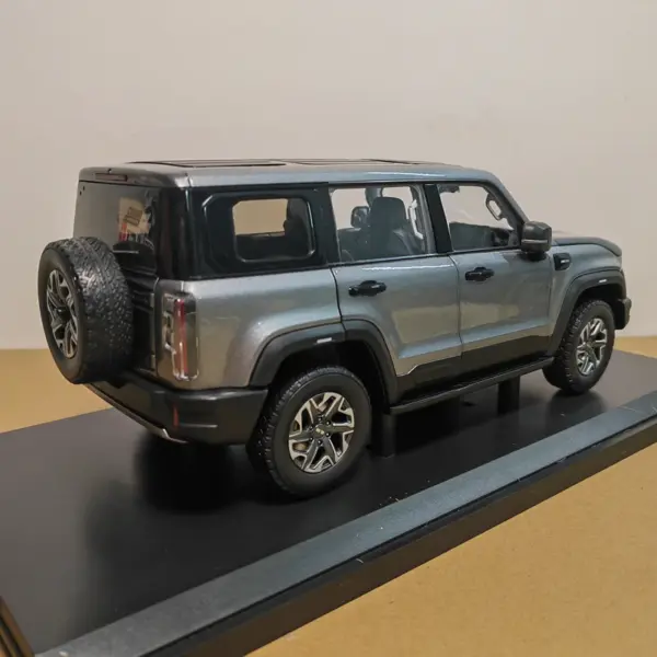 Diecast Beijing BJ40 2024 SUV Model 1:18 Scale - Image 5