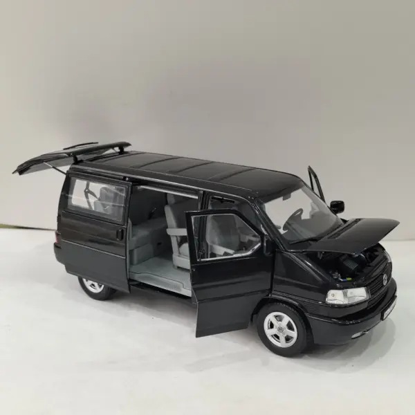 1:18 Scale T4 Bus Caravelle Wagon Diecast Model - Image 5