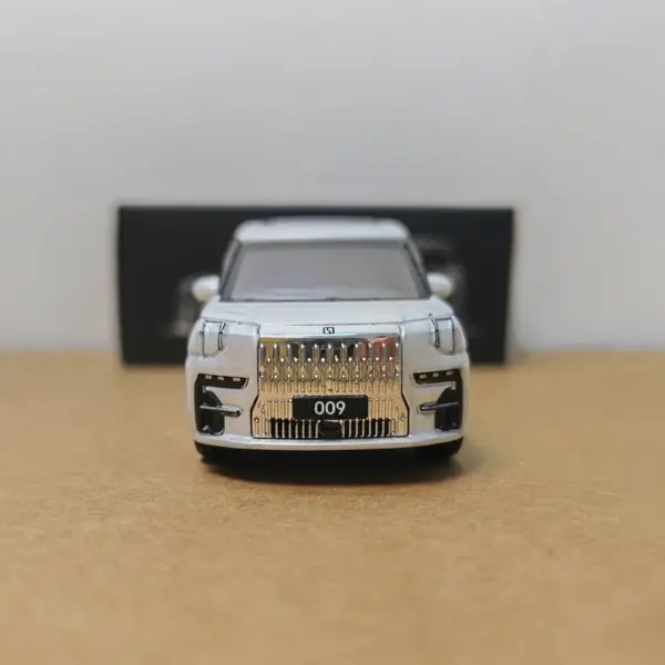 1:64 Scale ZEEKR 009 Alloy Car Model Collectible - Image 2