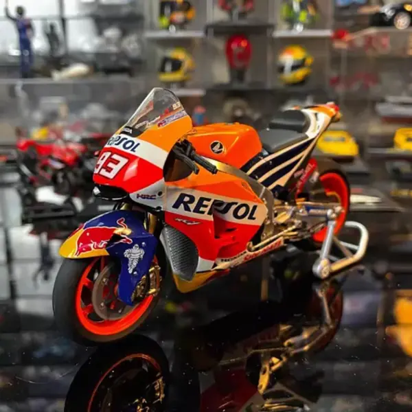 Diecast Honda RC213V 1/12 Replica Model - Image 2