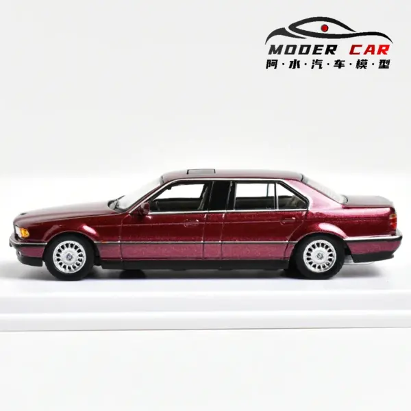 DCM 1:64 E38 7-Series Diecast Car - Image 3