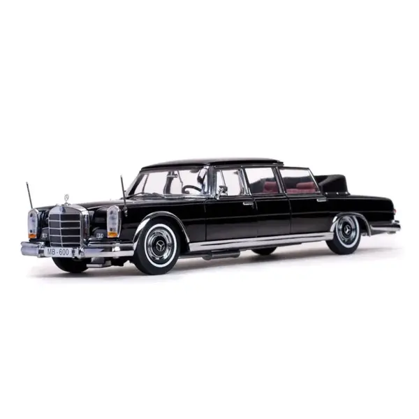 SunStar 1:18 Scale 1966 Pullman Alloy Classic Car Model - Image 3