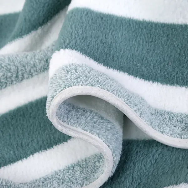 Thickened 70x130cm Super Absorbent Bath Towel in Five Colors - Image 4