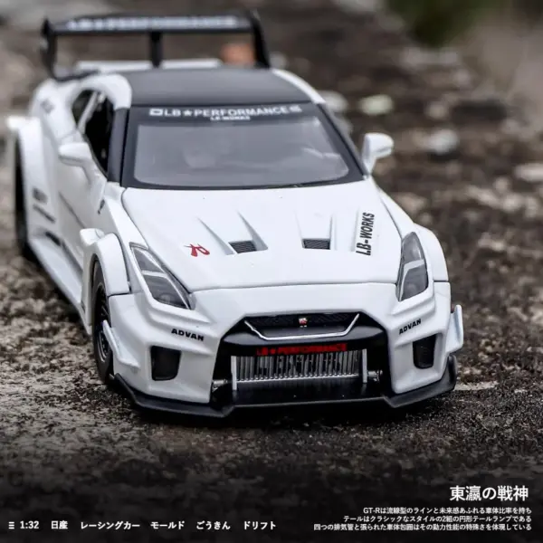 32 Skyline Nissan GTR CSR2 Diecast Model Toy - Image 2