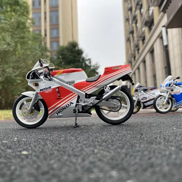 Diecast Honda NSR 250R SP R4 Model Car - Image 4