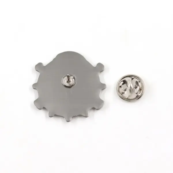 Red Pentagram Skull Brooch Metal Pin for Fashion Accessories - Image 2