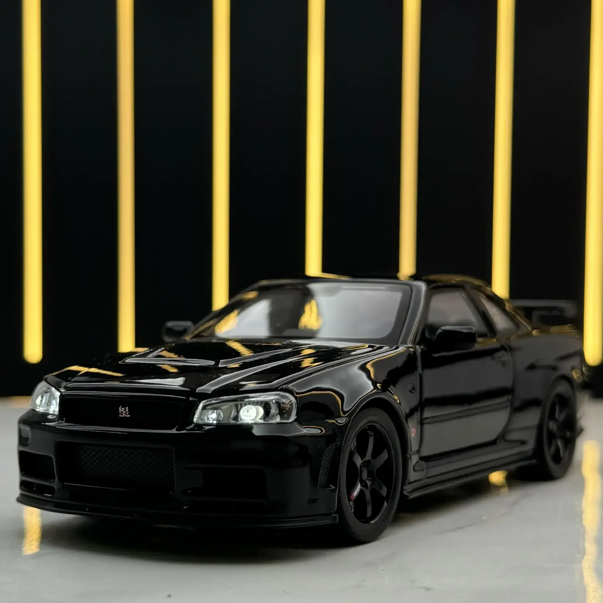 1:32 Nissan Skyline GTR R34 Diecast Car Model 3 1:32 Nissan Skyline GTR R34 Diecast Car Model - Image 3
