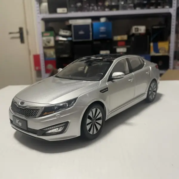 KIA K5 Sedan 2011 Die-cast Model 1:18 Scale - Image 2
