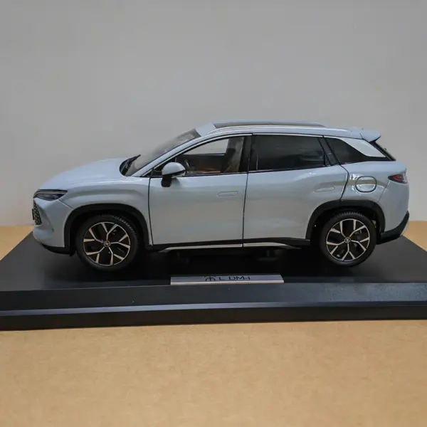 Diecast 1:18 BYD Song L DM-i Model Car Collectible - Image 2