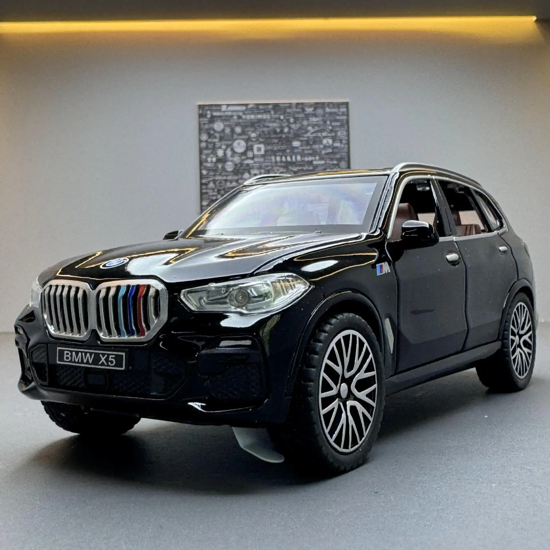 1:32 BMW X5 Alloy Diecast Model Vehicle 2 1:32 BMW X5 Alloy Diecast Model Vehicle - Image 2