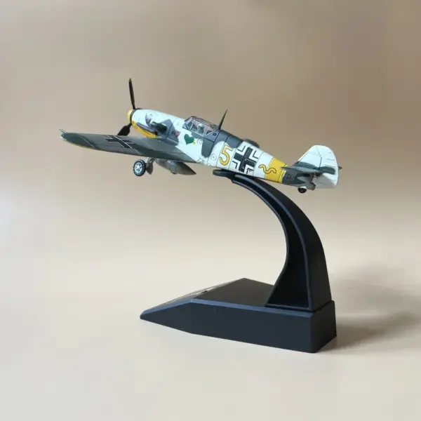 Diecast German Bf109-4 Fighter Model 1:72 Scale Collection - Image 2