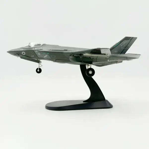Diecast F-35I Fighter Model 1/72 Scale Air Force - Image 4