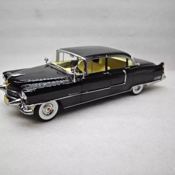 1955 Cadillac Fleetwood Diecast Model 1:18 - Image 6