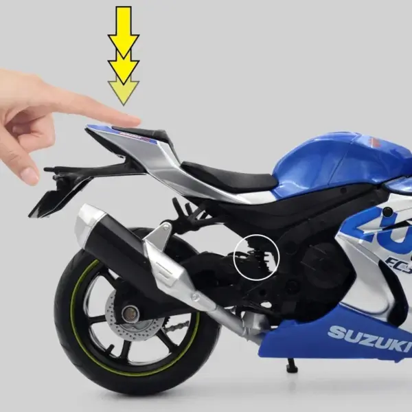 1:12 Scale Suzuki GSX R1000R Alloy Motorcycle Model - Image 4
