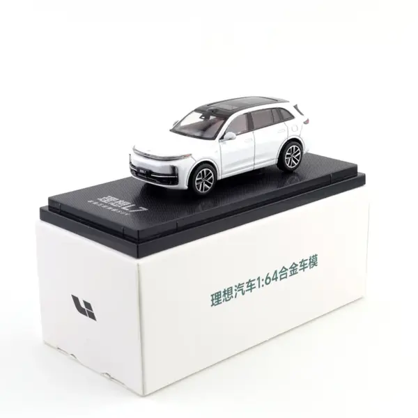 Ideal Car L6 L7 L8 L9 1:64 Alloy Model - Image 8