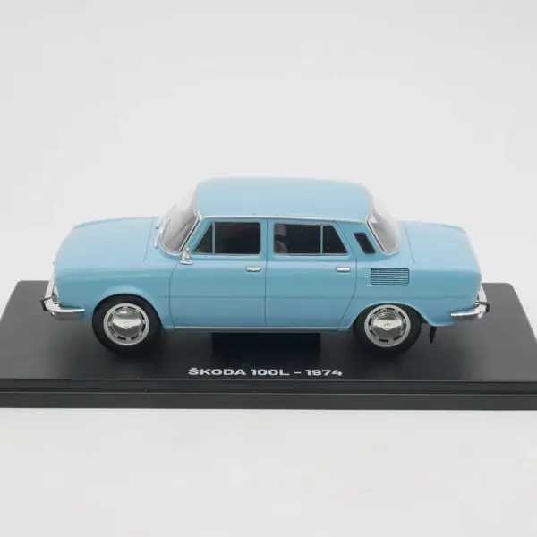 1:24 Skoda 100L 1974 Diecast Model Car Collection - Image 2