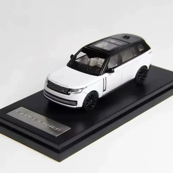 Diecast 1:64 Range Rover SUV Model Collectible - Image 2