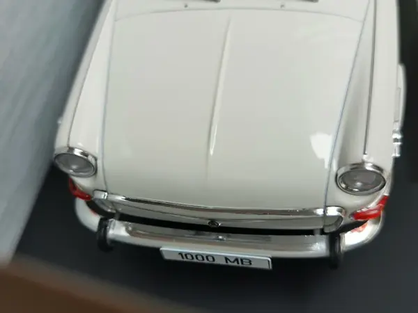 1:18 Scale SKODA 1000 MB Diecast Model Car - Image 4