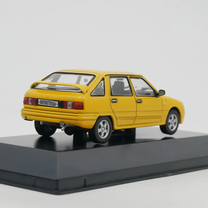 IXO 1:43 IZH 2126 Nika Diecast Model Car 5 IXO 1:43 IZH 2126 Nika Diecast Model Car - Image 5