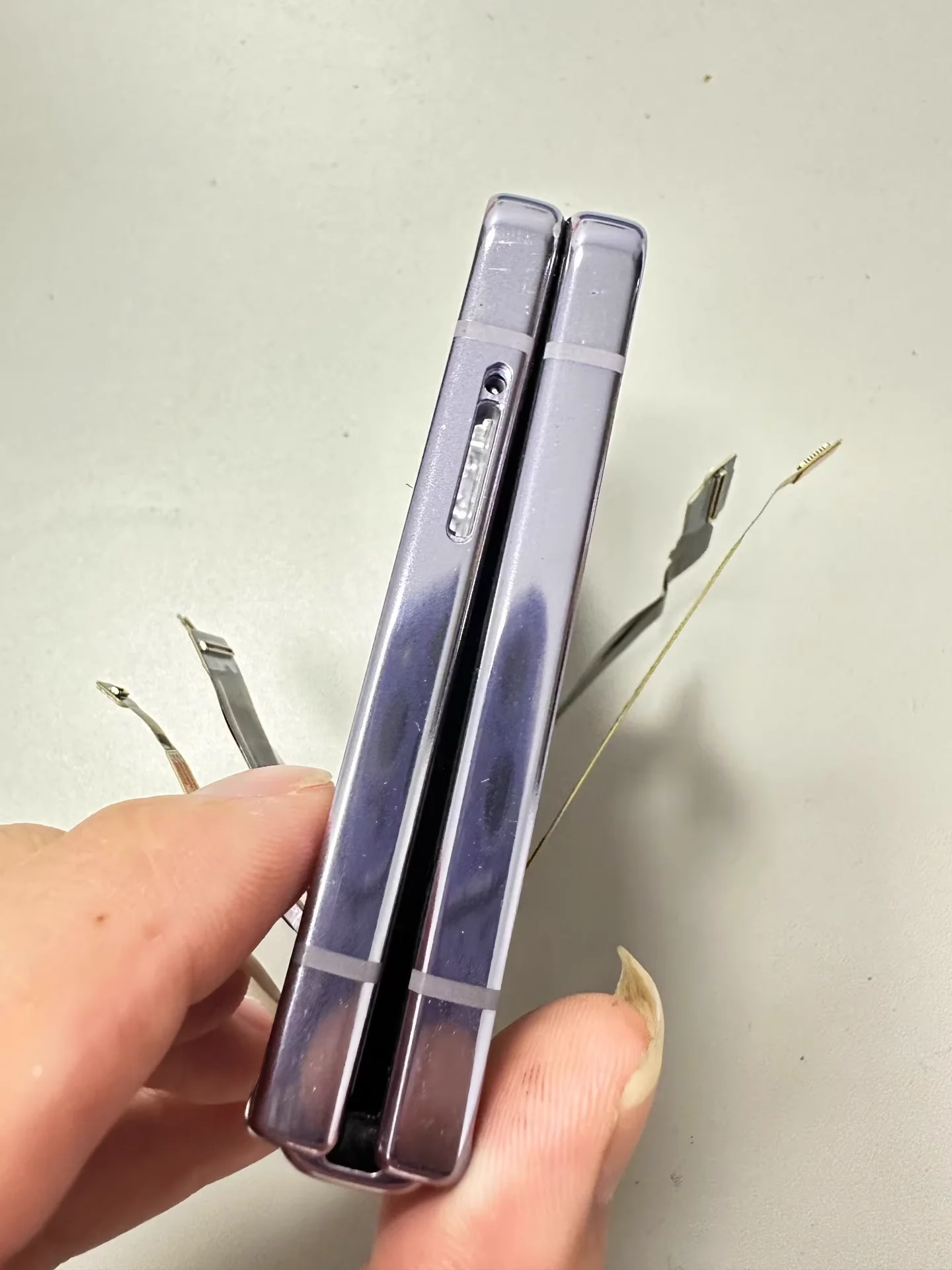 Samsung Galaxy Z Flip 4 F721 Middle Frame Housing 2 Samsung Galaxy Z Flip 4 F721 Middle Frame Housing - Image 2