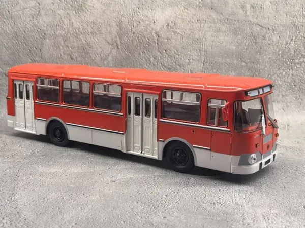 1:43 Scale Alloy Russian Liaz 677M Bus Model - Image 3