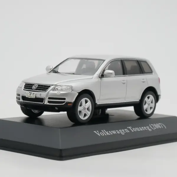 IXO 1:43 Scale Volkswagen Touareg 2007 Alloy Model - Image 3
