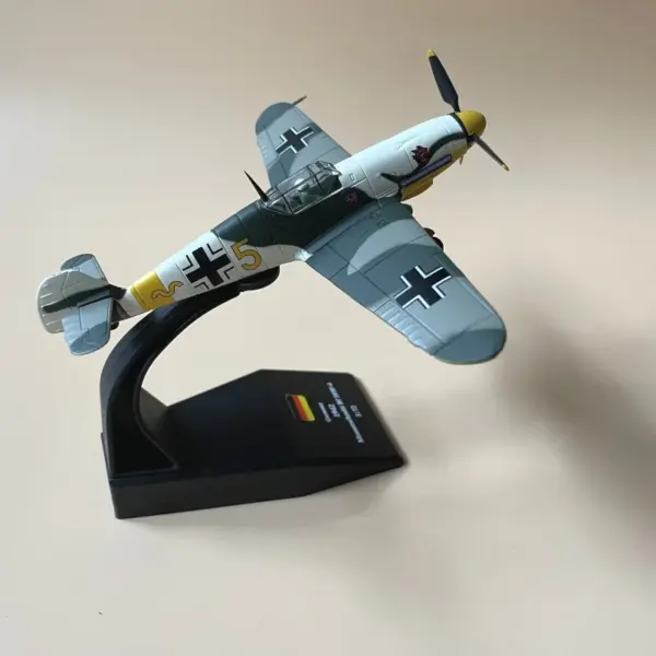 Diecast German Bf109-4 Fighter Model 1:72 Scale Collection - Image 4