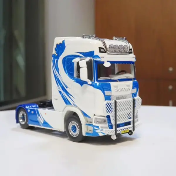 GCD 1/64 Scale Alloy Tractor Model Collectible - Image 6