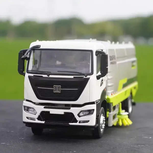 Zoomlion Yingfeng Road Sweeper Scale Model 1:35 Alloy Collection - Image 2