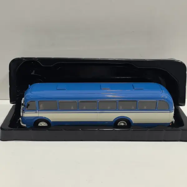 IXO 1:43 SKODA Bus 706 RO 1947 Collectible Model - Image 2