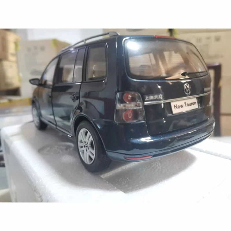 Die Cast 1/18 Touran MPV Model Collection 5 Die Cast 1/18 Touran MPV Model Collection - Image 5