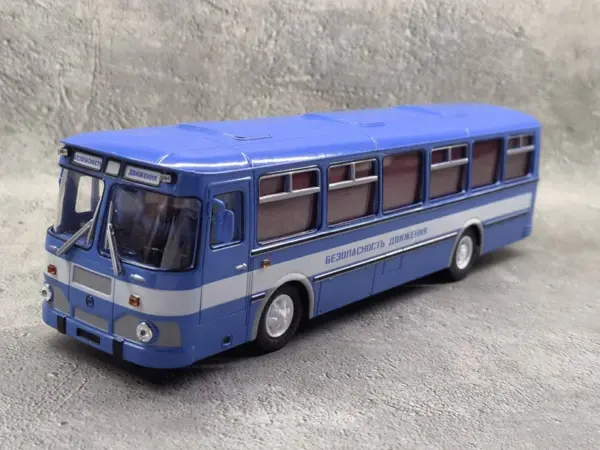 1:43 Scale Alloy Russian Liaz 677M Bus Model - Image 4