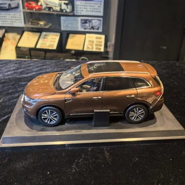 1:18 Scale Alloy Koleos Car Model - Image 2