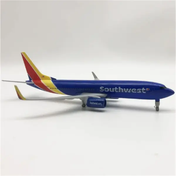 Southwest Boeing B737 Diecast Model 20cm - Image 3