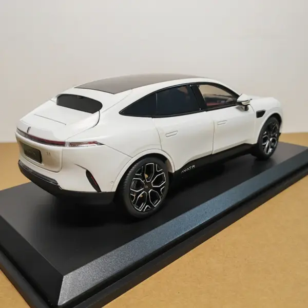 AVATR 11 Diecast 1:18 Scale SUV Collectible - Image 3