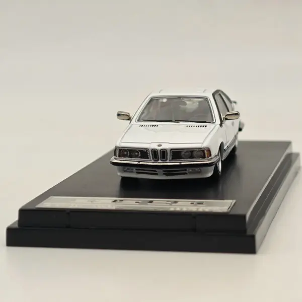 Street Warrior 1/64 E24 6 Series 635 CSI Diecast Car - Image 4