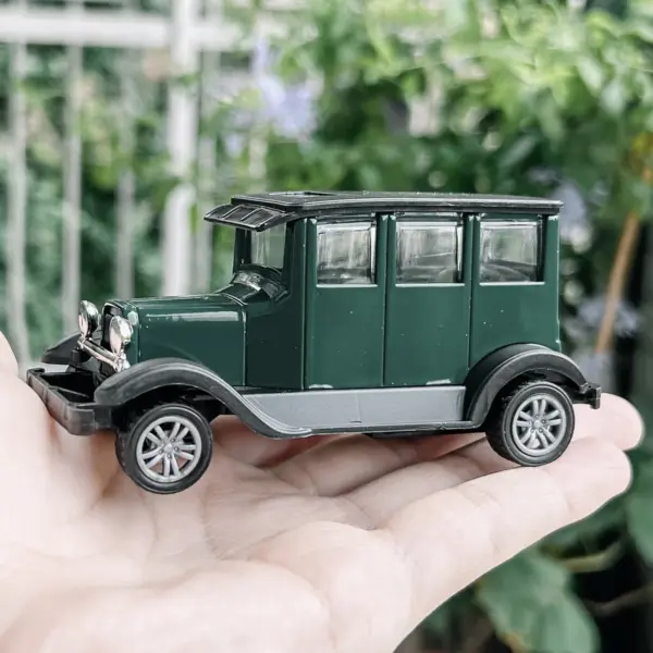 1:43 Alloy Vintage Ford A Diecast Model Car - Image 5