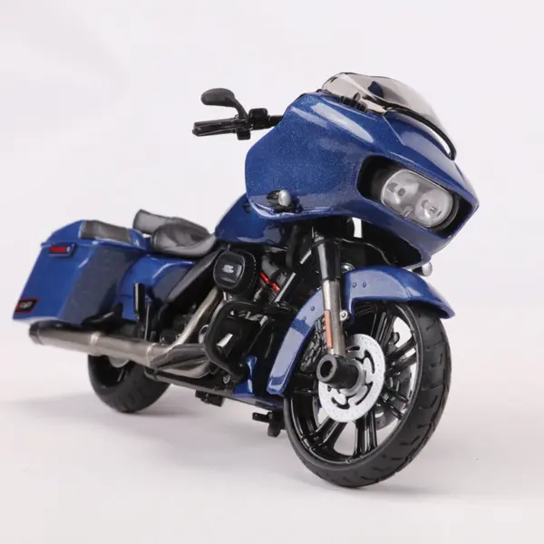 Maisto 1:18 2022 CVO Road Glide Replica Motorcycle - Image 2