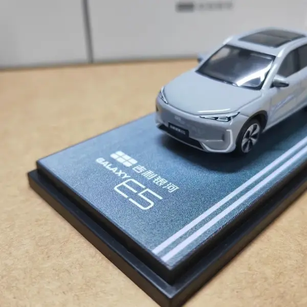 1:64 Geely Galaxy E5 Alloy Car Model - Image 3