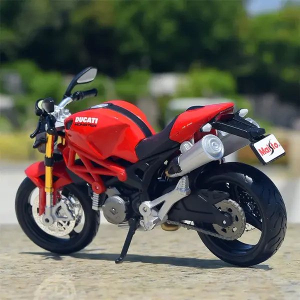 Maisto 1:18 Ducati Monster 696 Diecast Motorcycle - Image 4