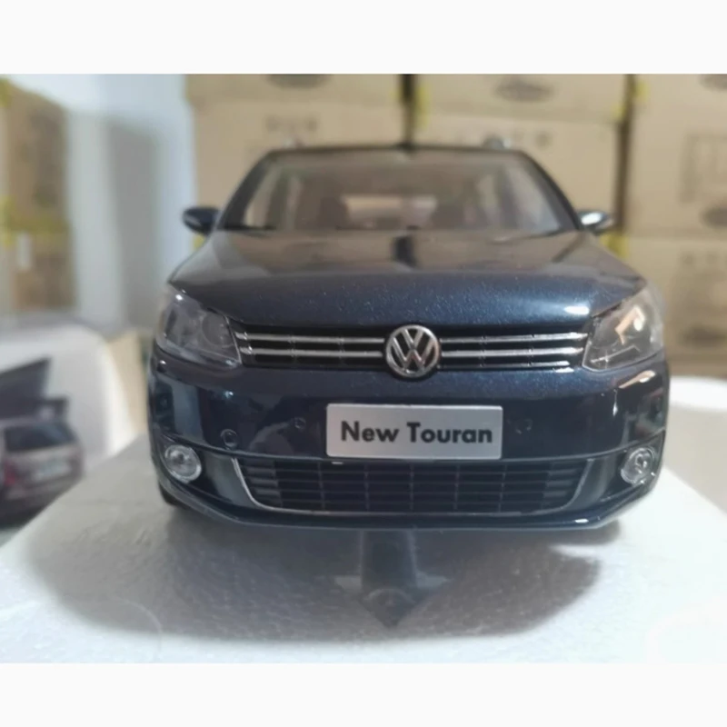 Die Cast 1/18 Touran MPV Model Collection 4 Die Cast 1/18 Touran MPV Model Collection - Image 4