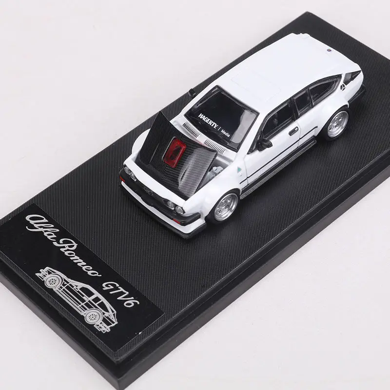 1:64 Romeo GTV6 Alloy Model Car with Opening Hood 4 1:64 Romeo GTV6 Alloy Model Car with Opening Hood - Image 4