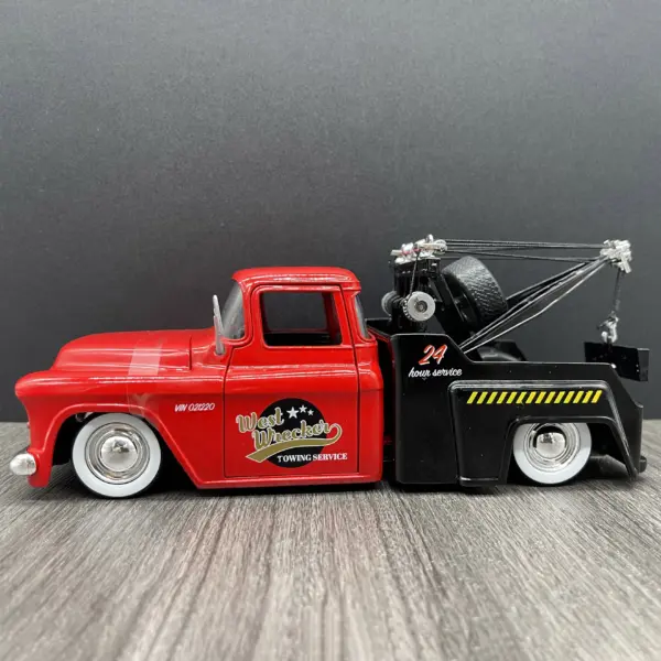 1:24 Scale Alloy Tow Truck Model for Collectors - Image 3