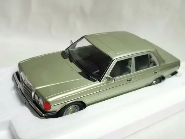 Diecast BENZ 280E 1:18 Scale Alloy Car Model - Image 2