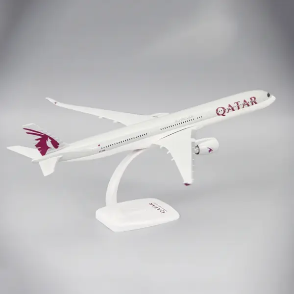 1:200 Scale Qatar A350-1000 Airplane Model - Image 2
