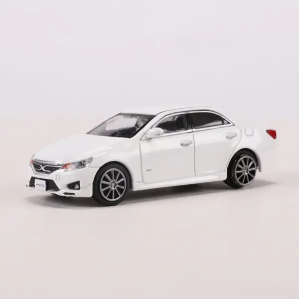 GCD 1:64 REIZ MARK X Diecast Model Car - Image 10